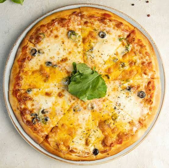 4 Peynirli Pizza